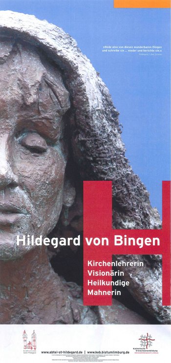 Bild eines Teilausschnittes Hildegard von Bingens als Steinskulptur